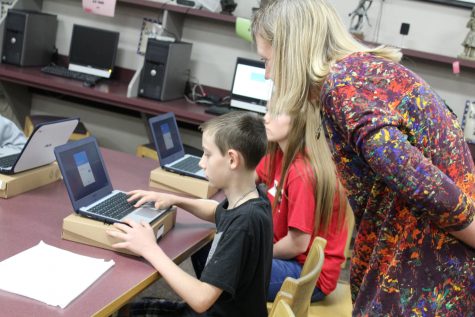 Seventh-graders receive Chromebooks