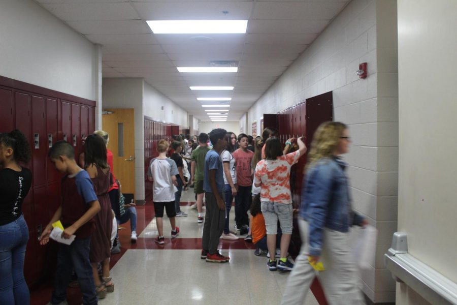 The hallways fill with Duncan Middle School students.