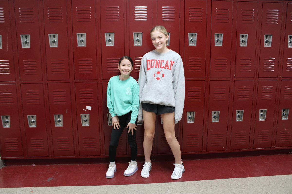 Harleigh Carleighnall and Brooklyn Richards pose for their picture.