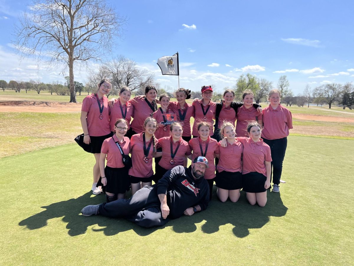 Duncan Middle School Girls Golf poses for a photo on #9 green at Duncan GTC after placing 1st at tournament. 
